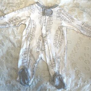 Organic Cotton Sleep and Play/ Jumbo Leaf /Gray/ Preemie/ The Honest Company